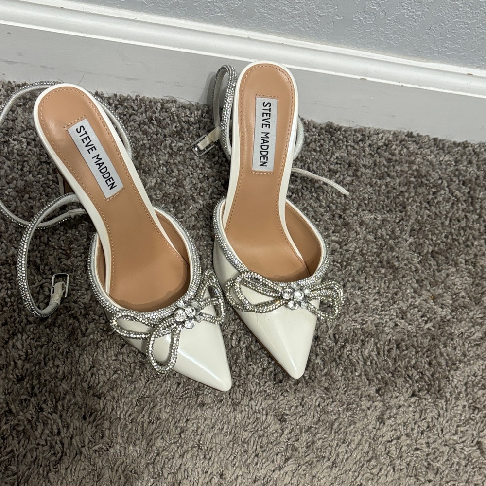 Steve Madden Viable White Heels